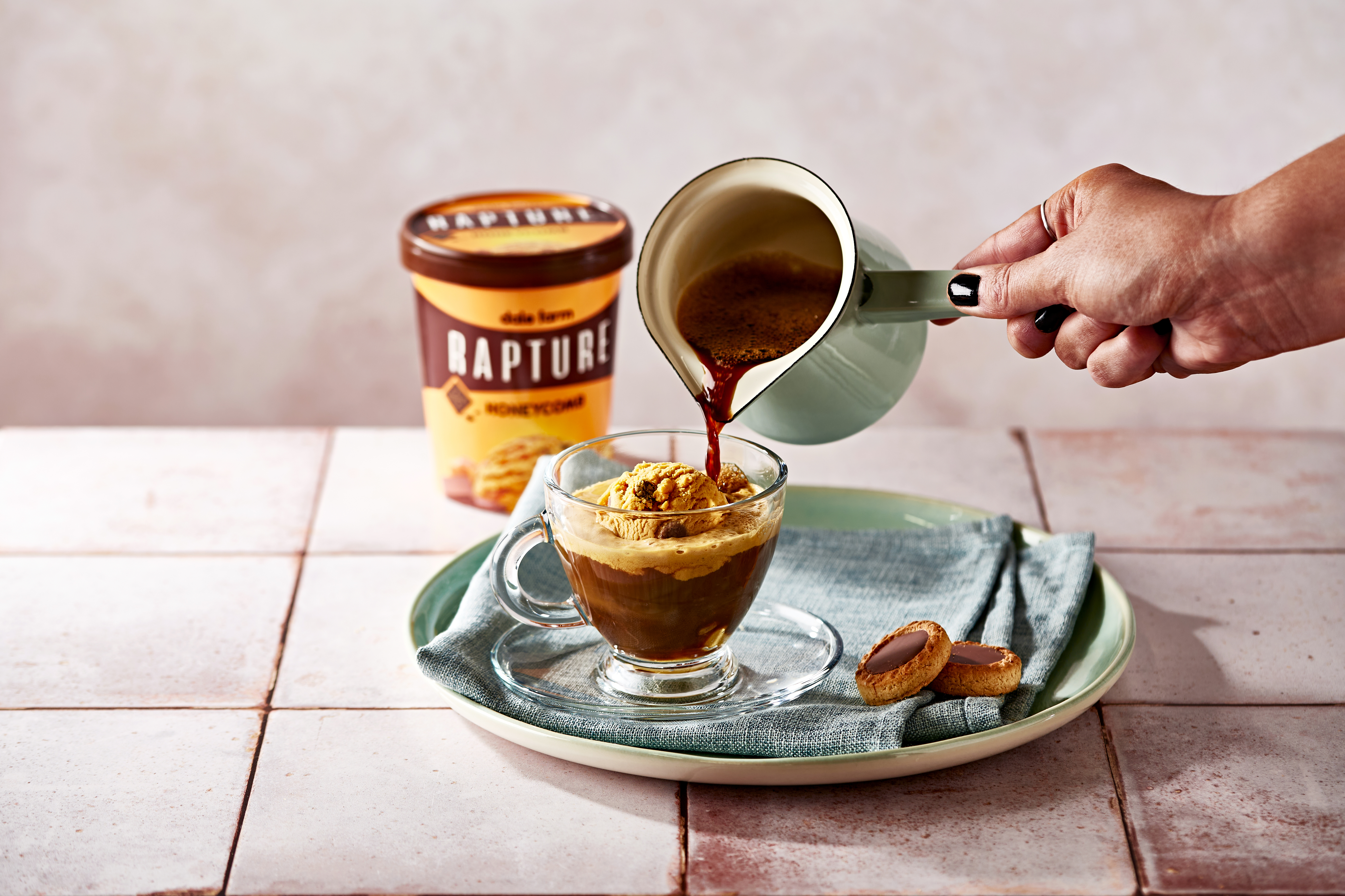 Honeycomb affogato with pour